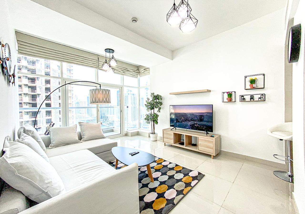 Walk To The Beach Or Enjoy The Amazing View From The Balcony Appartement Dubai Buitenkant foto