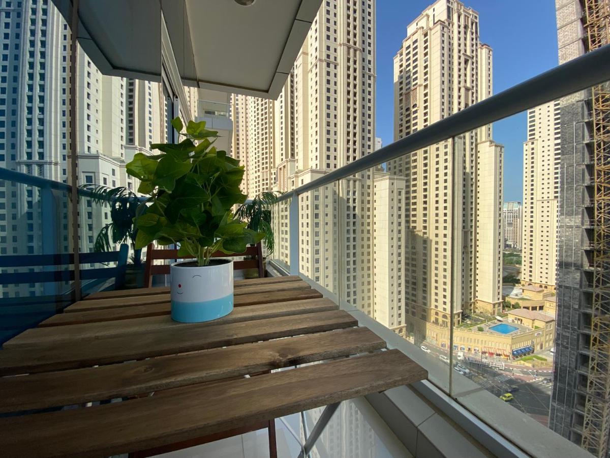 Walk To The Beach Or Enjoy The Amazing View From The Balcony Appartement Dubai Buitenkant foto
