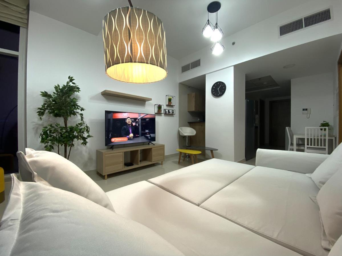 Walk To The Beach Or Enjoy The Amazing View From The Balcony Appartement Dubai Buitenkant foto