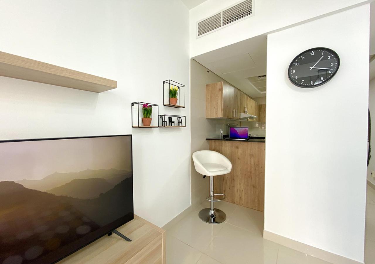 Walk To The Beach Or Enjoy The Amazing View From The Balcony Appartement Dubai Buitenkant foto