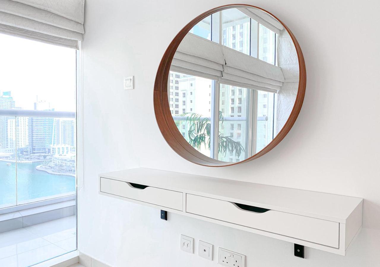 Walk To The Beach Or Enjoy The Amazing View From The Balcony Appartement Dubai Buitenkant foto