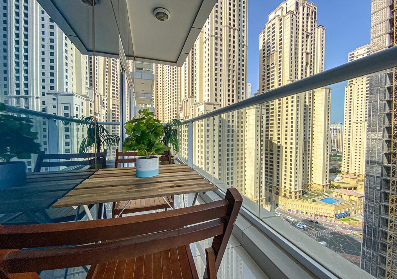 Walk To The Beach Or Enjoy The Amazing View From The Balcony Appartement Dubai Buitenkant foto