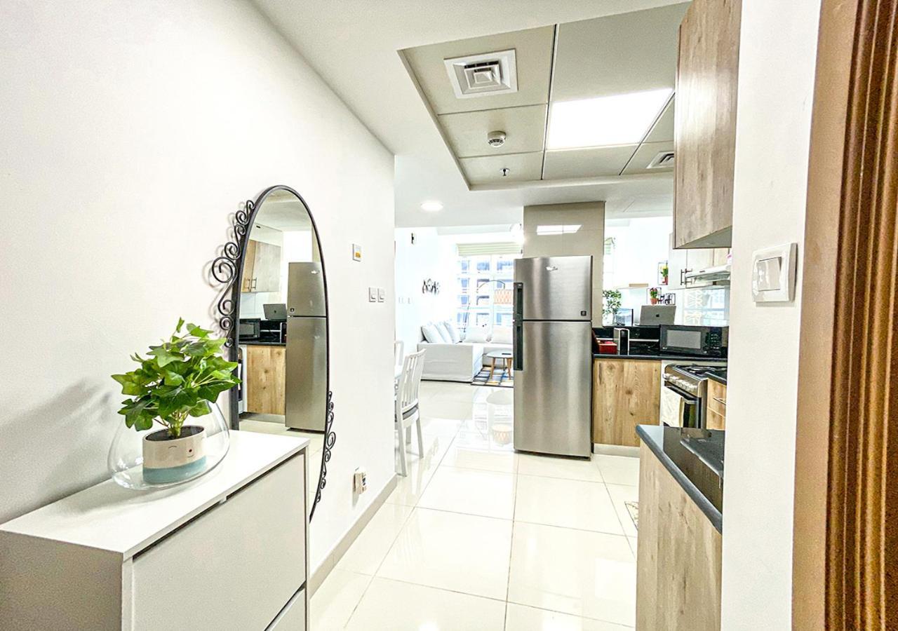 Walk To The Beach Or Enjoy The Amazing View From The Balcony Appartement Dubai Buitenkant foto