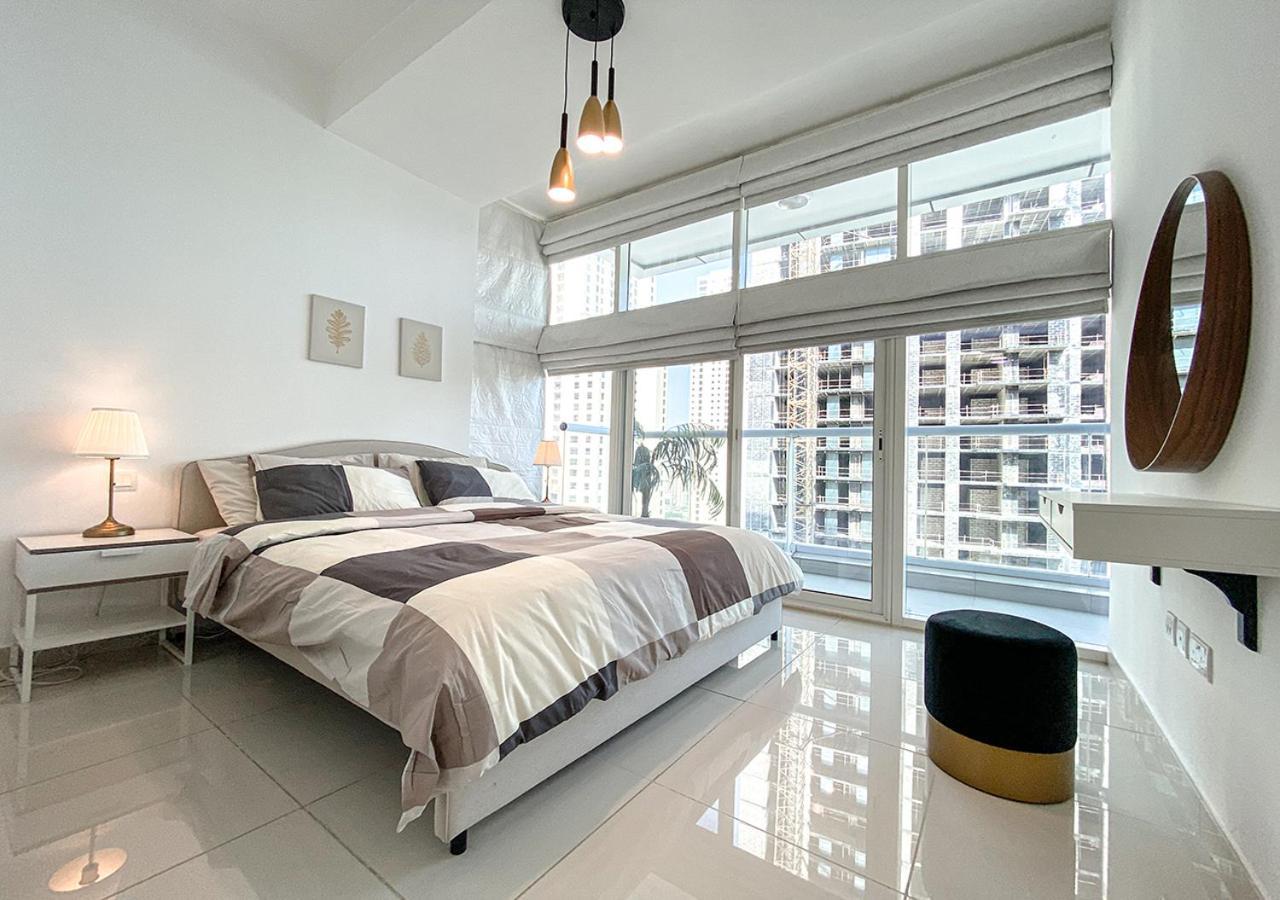 Walk To The Beach Or Enjoy The Amazing View From The Balcony Appartement Dubai Buitenkant foto