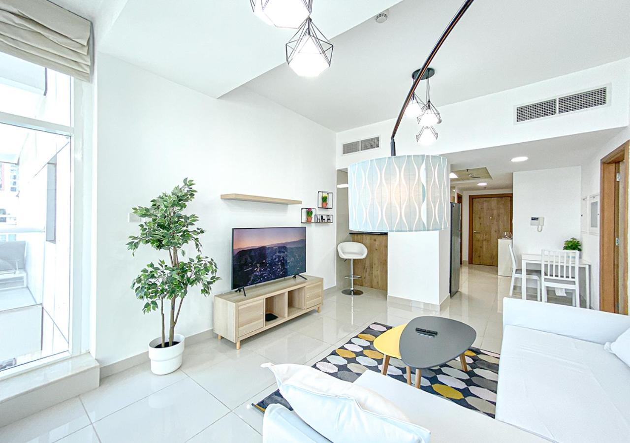 Walk To The Beach Or Enjoy The Amazing View From The Balcony Appartement Dubai Buitenkant foto